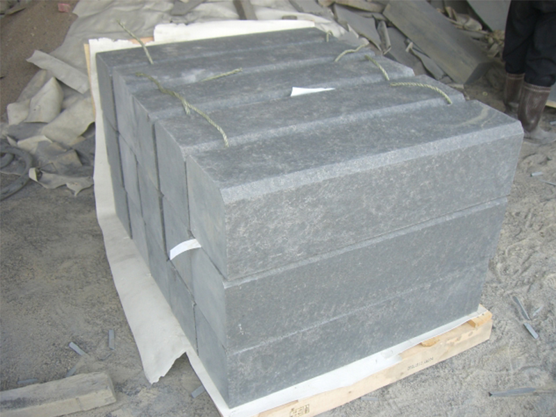 China G685 Black Granite Flamed Surface Kerbstone-3